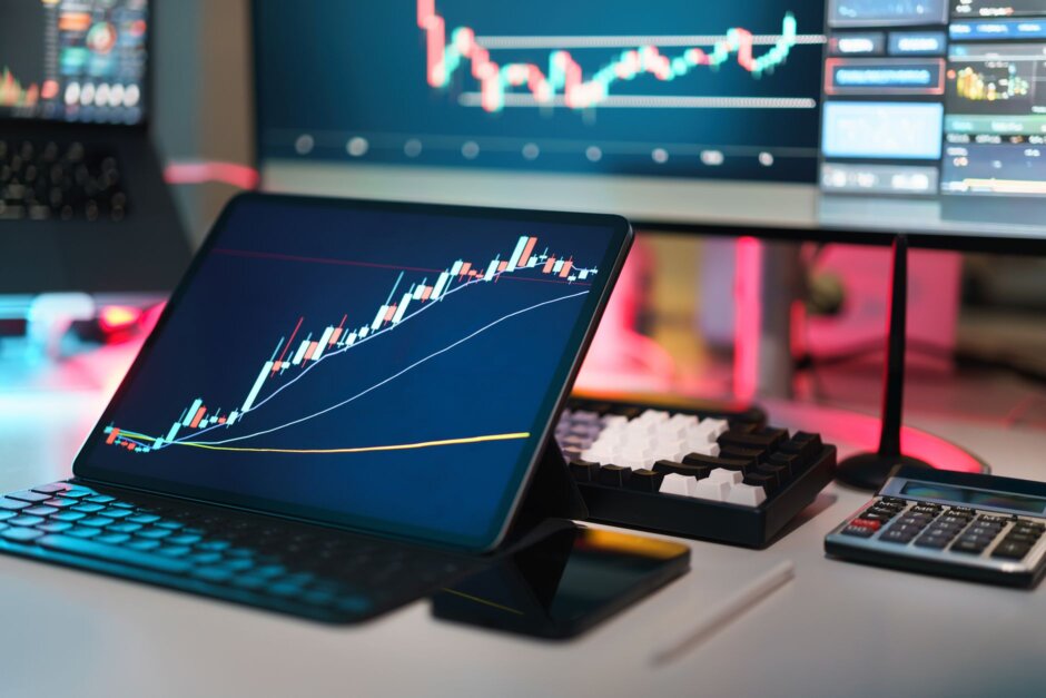 XM Trading始め方ガイド——PCでMT4取引画面を操作するイメージ