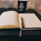 トレード日誌をつけるFXトレーダーのデスク環境
